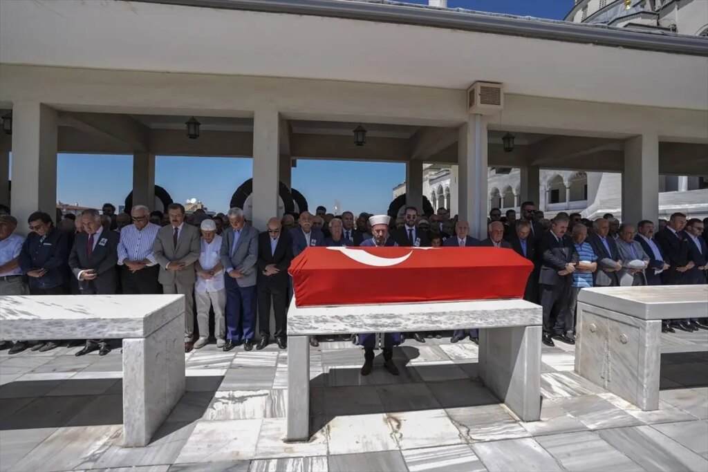 Eski Sağlık Bakanı Halil Şıvgın'ın Son Yolculuğu Nasıl Gerçekleşti?