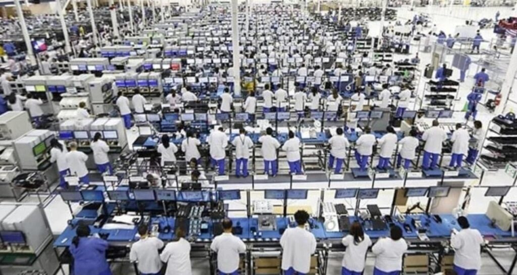 Teknoloji devi neden tüm fabrikalarını rakip şirkete satıyor?